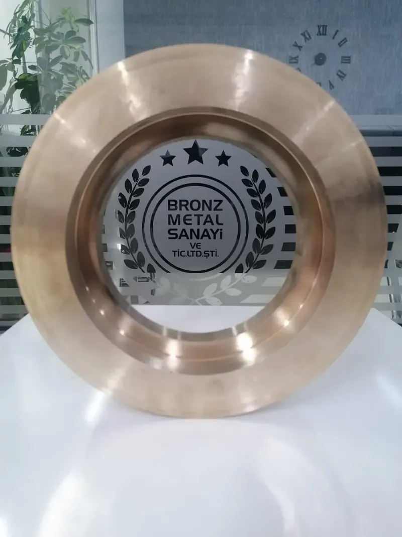 Büyük çaplı bronz halka