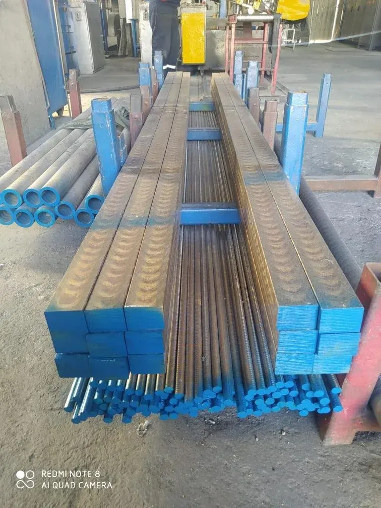 Uçları boyalı metal çubuk ve lamalar